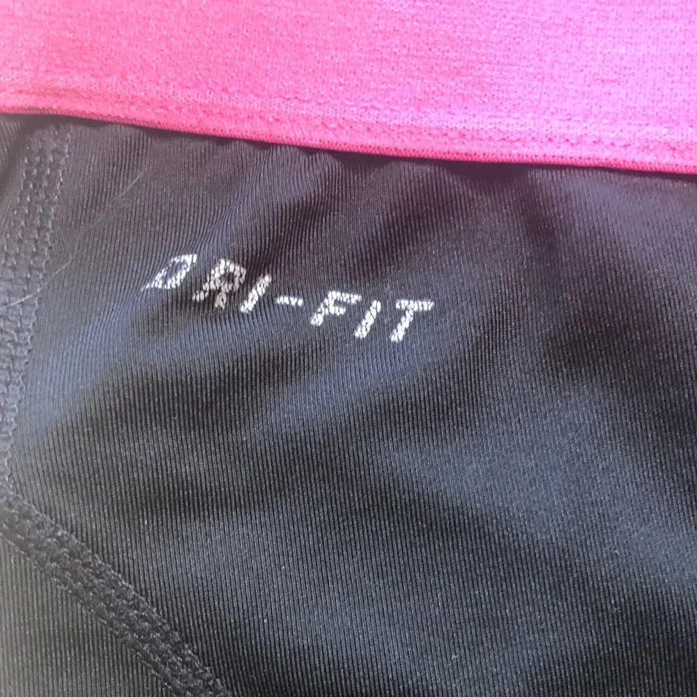 Nike Women's Athletic Shorts Black and Pink - Picture 6 of 8